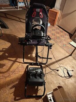 Závodní kokpit + volant, pedály, řadící páka