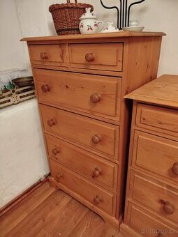 Dřevěná komoda skříňka masiv dřevo