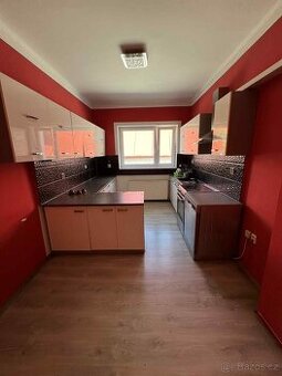 Kuchyňská linka se spotřebiči (kromě myčky)