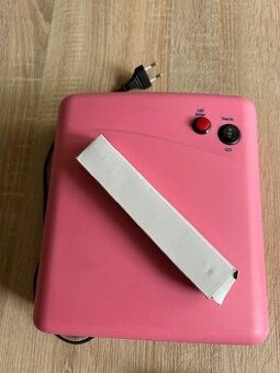 UV lampa na gelové nehty