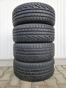 Zimní Pirelli 215/45/18