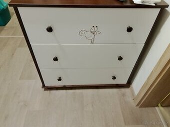 Komoda s přebalovacím pultem