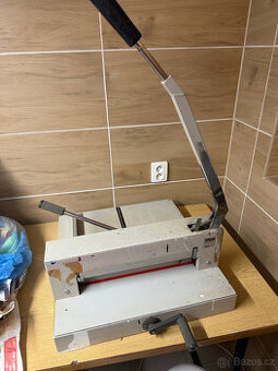 Řezačka papíru IDEAL 3905