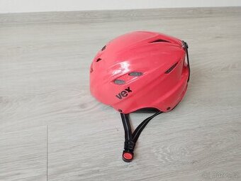 Lyžařská helma UVEX