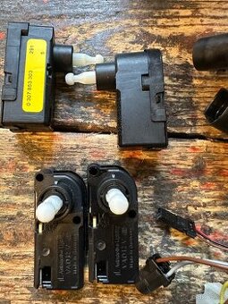 Motorek svetlometu Skoda Octavia 1