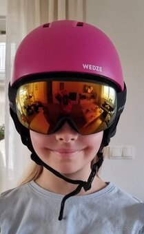 Dětská lyžařská helma s brýlemi
