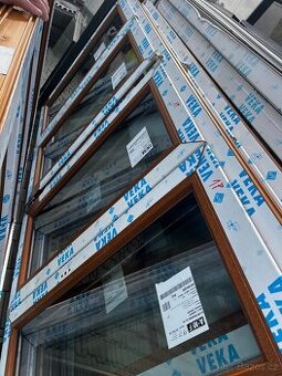 Čtyřkřídlé plastové okno