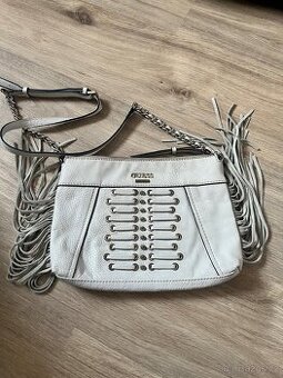 Světlá kabelka Guess