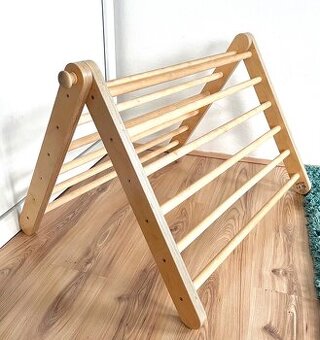 Montessori Piklerové trojúhelník s nastavitelným sklonem, od