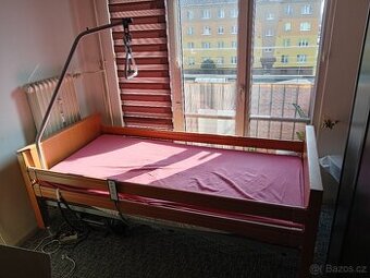 Prodám polohovací lůžko s matrací
