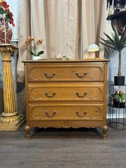 Starožitná komoda (141001)