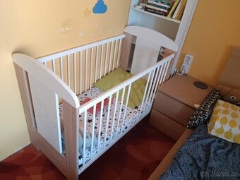 Dětská postýlka včetně příslušenství, používaná jen rok
