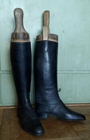 Jezdecké boty včetně dřevěných napínáků, historické
