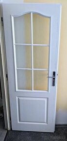 Bílé prosklené dveře, pravé, 70 cm