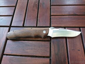 Nůž Victorinox a Walther