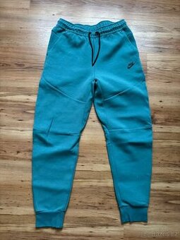 nove tepláky Nike vel.M - 1
