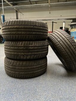 Dunlop 215/55 R16