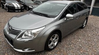 Toyota Avensis 2.2d 110kw automat, navi, kombi