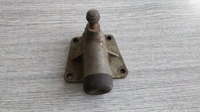 Škoda 120 - pomocný válec spojky