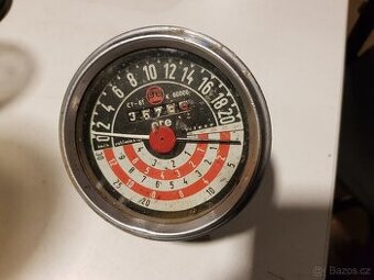 Traktor rumun UTB 650 - tachometr