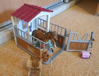 Schleich Box pro koně s doplňky, klisna s hříbětem