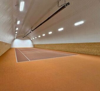 Vpichovaný koberec na tenis