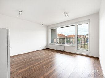 Pronájem bytu 1+kk, Střídavá, Vysočany, 19500 Kč/měs, 34 m2 - 1