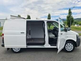 VW TRANSPORTER T5 2.0 TDi 75-KW 3-MÍSTA KLIMA 122TKM TOP