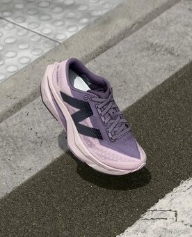 NEW BALANCE FUELCELL REBEL V4 Běžecké boty 42,5