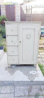 Potravinová skříňka - chlebovka