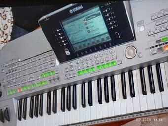 Klávesy Yamaha Tyros 2