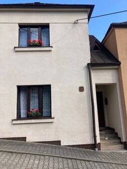 Rodinný dům se zahradou v Náchodě / 404 m2 / - 1