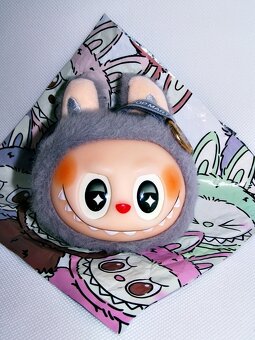 č. 5 - 🤩💡🌞Přívěsek klíčenka hlava LAFUFU styl LABUBU