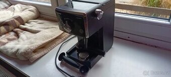 Pákový kávovar s napěnovačem Philips Saeco Poemia