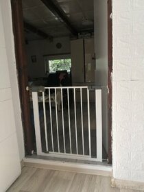 Mřížka mezi dveře