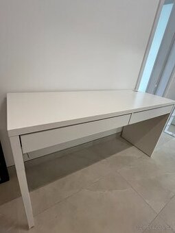 Prodám bílý psací stůl IKEA MICKE, 142x50 cm