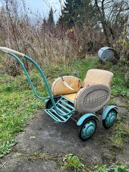 Retro kočárek včetně lyží