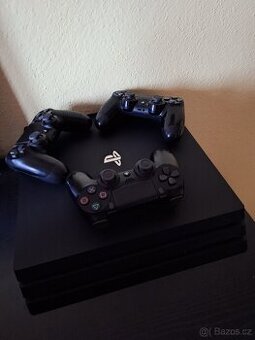 PS4 PRO 1TB - 3x ovladač - 3x hra