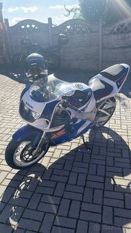Gsx-r 750