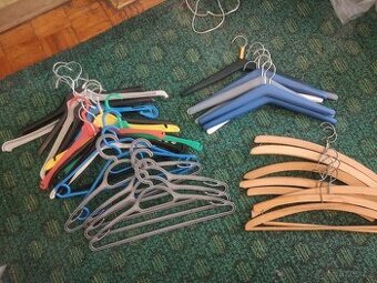 Věšáky na oblečení 35 ks