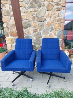 Retro socialistické otočné křeslo