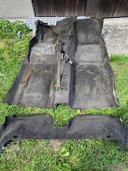 BMW E30 černý koberec 6vál