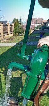 Ruční pumpa na vodu lila 75 po GO plně funkční