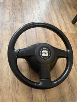 Tříramenný kožený volant SEAT