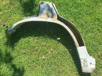 Mercedes W124 pravý zadní blatník kombi