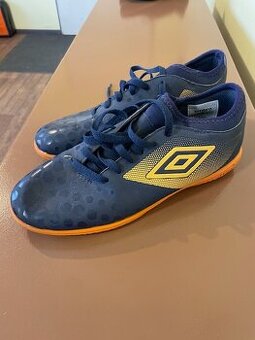 Sportovní halové boty