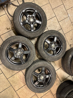 Prodám černá alu kola 5x114,3x67 6x15 na Hyundai