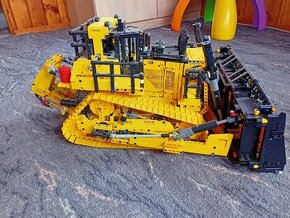 Lego technic Buldozer CAT- D11