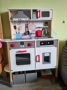 Dětská kuchyňka, dřevěná, z Lidlu + potraviny