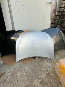cerna stribrna seda kapota vw golf VI 6 predni haubna